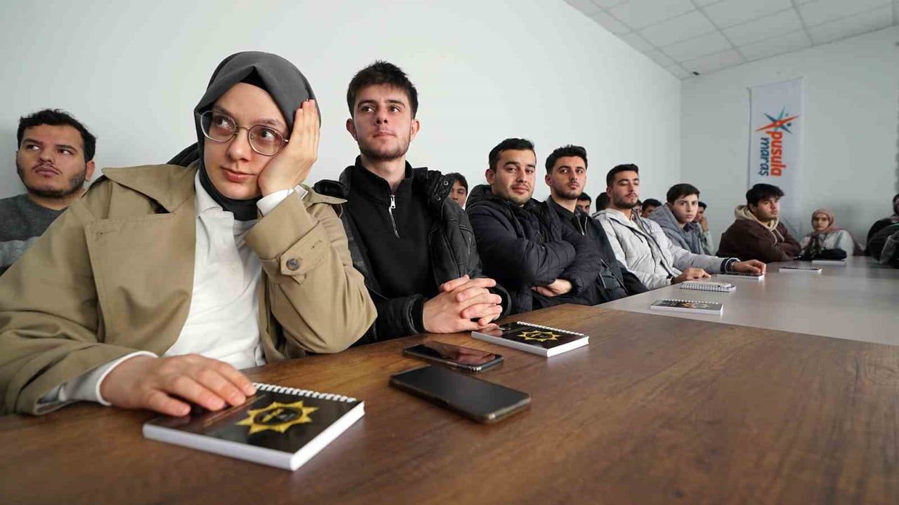 Kahramanmaraş'ta Pusula Maraş'tan 'Bilinçli Gençlik' Farkındalık Semineri