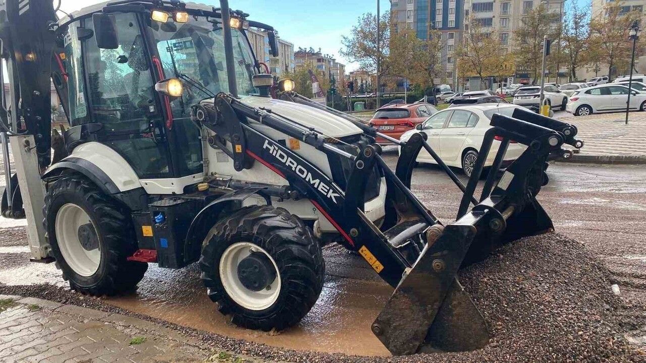 Kahramanmaraş'ta Sağanak Sonrası Büyükşehir'den Hızlı Temizlik Çalışması