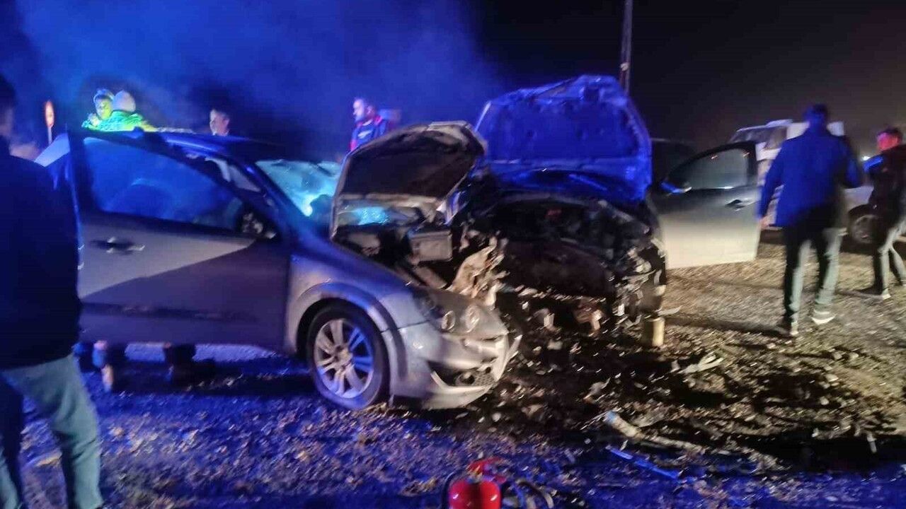 Kahta'da Kafa Kafaya Çarpışma: 5 Yaralı