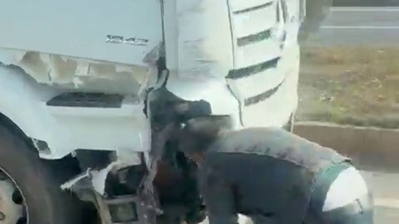 Kahta'da Tır ile Hafif Ticari Araç Çarpıştı: 1 Yaralı