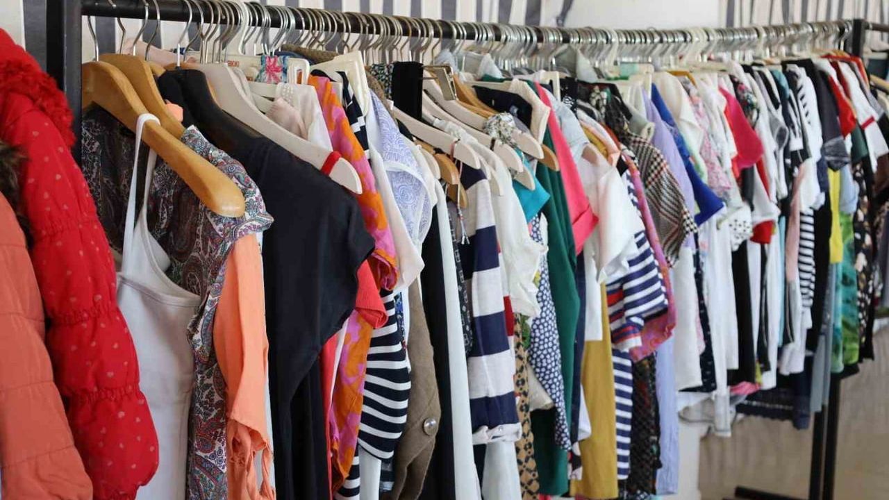 Kale Belediyesi Sosyal Marketi Açtı: Denizli Kale'de Giyim ve Erzak Desteği