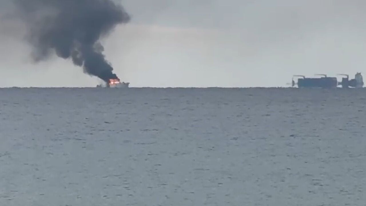 Kalkan açıklarında lüks teknede yangın — Kaptan Sahil Güvenlik tarafından kurtarıldı