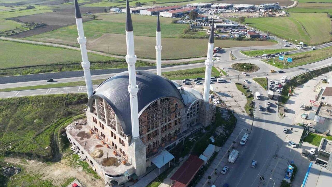 Kapaklı’da Ravza Camii İnşaatında İskele Kazası: İşçi Mustafa Karaömeroğlu Hayatını Kaybetti