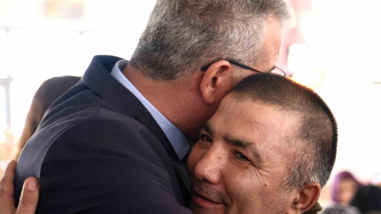 Karabiga'da 3 Aralık Coşkusu: Engeller Sevgi ve Umutla Aşılıyor