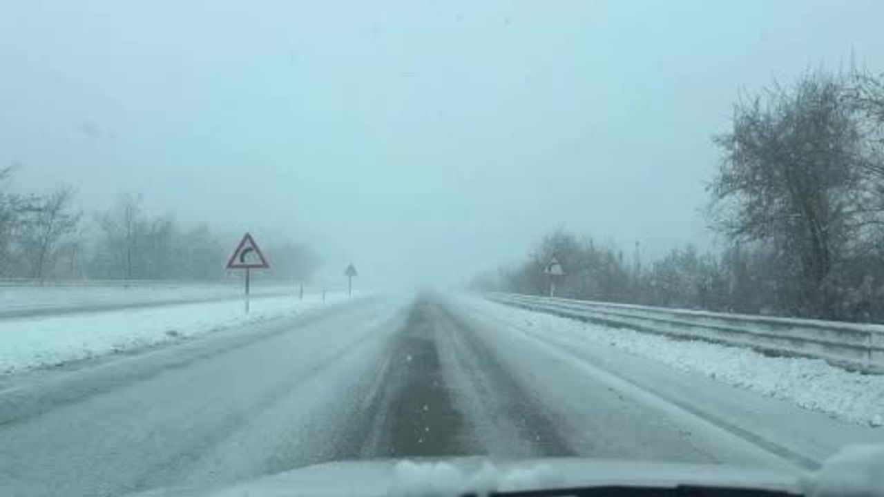 Karabük-Bartın Karayolunda Tırlar Geçemiyor: Kar ve Buzlanma Etkili