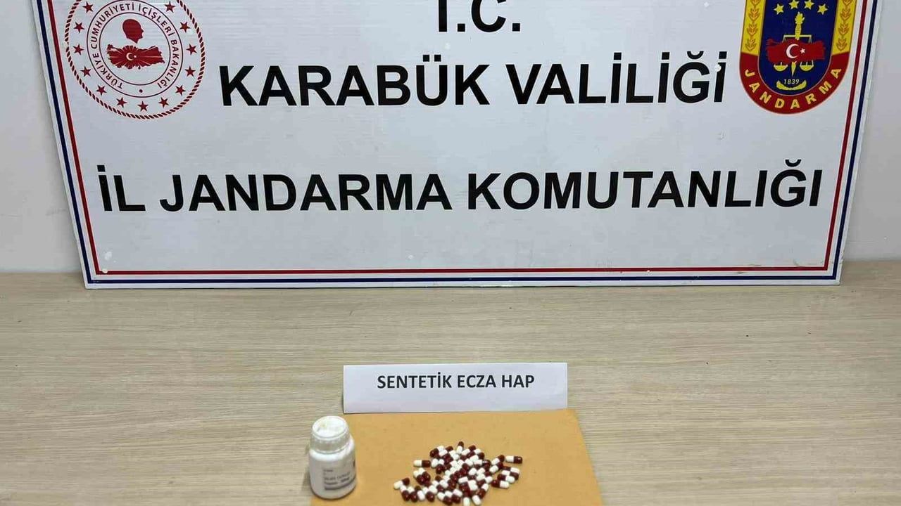 Karabük'te Jandarma Operasyonu: 81 Sentetik Ecza Hap, Metamfetamin ve Bonzai Ele Geçirildi