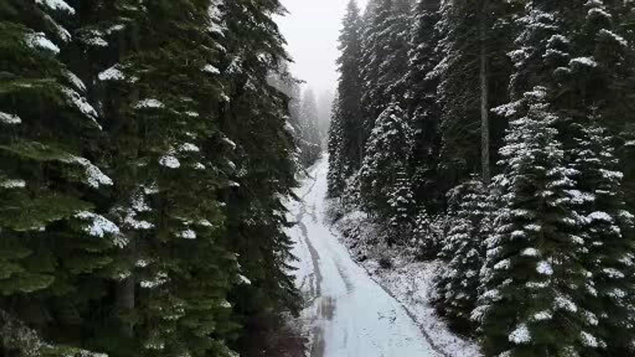 Karabük’te Yüksek Kesimler Beyaza Büründü: Keltepe ve Sarıçiçek’e Kar Yağdı