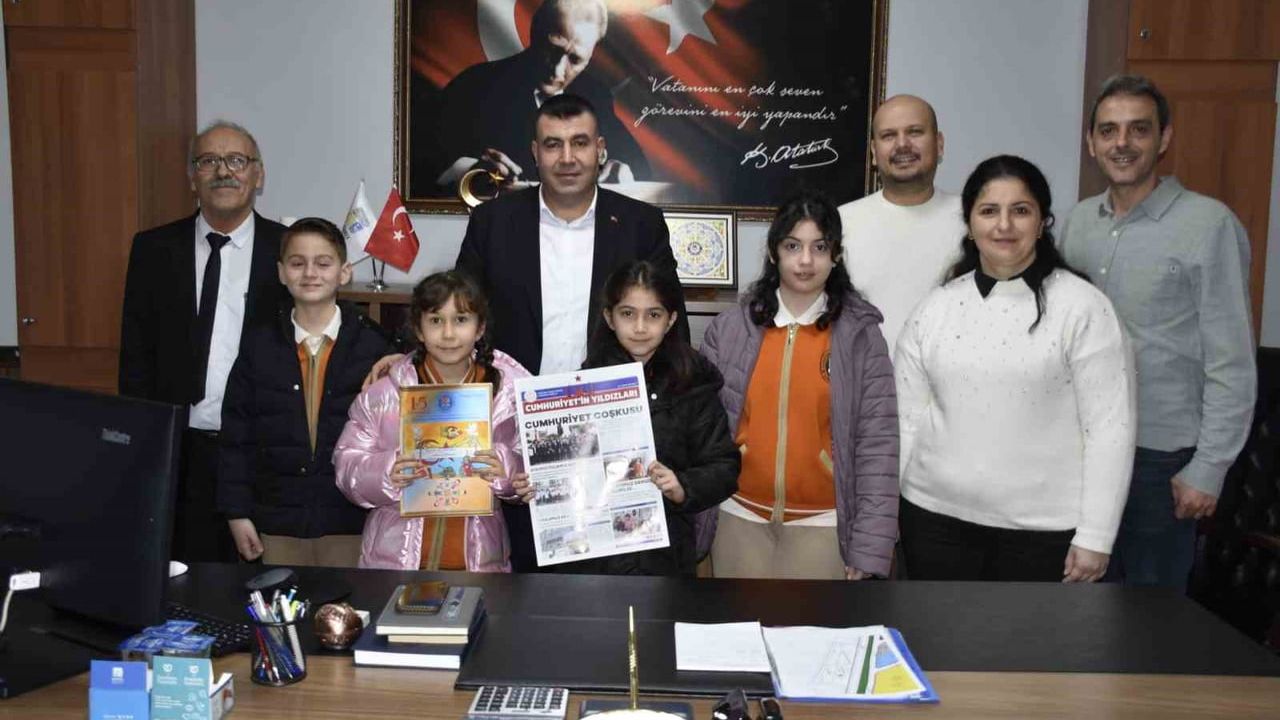 Karacabey Belediyesi 'Cumhuriyet’in Yıldızları' Gazetesinin İlk Abonesi Oldu