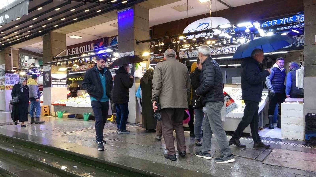 Karadeniz'de Hamsi Bolluğu Sürüyor, Mezgit 3-4 Gündür Yok