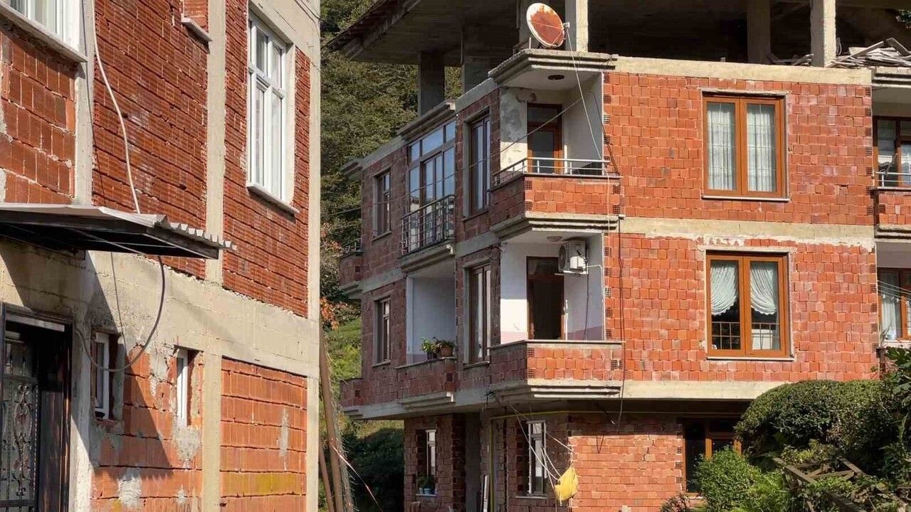 Karadeniz'de Sıvasız Tuğla Yapılar: Estetik, Enerji ve Ömür Sorunu