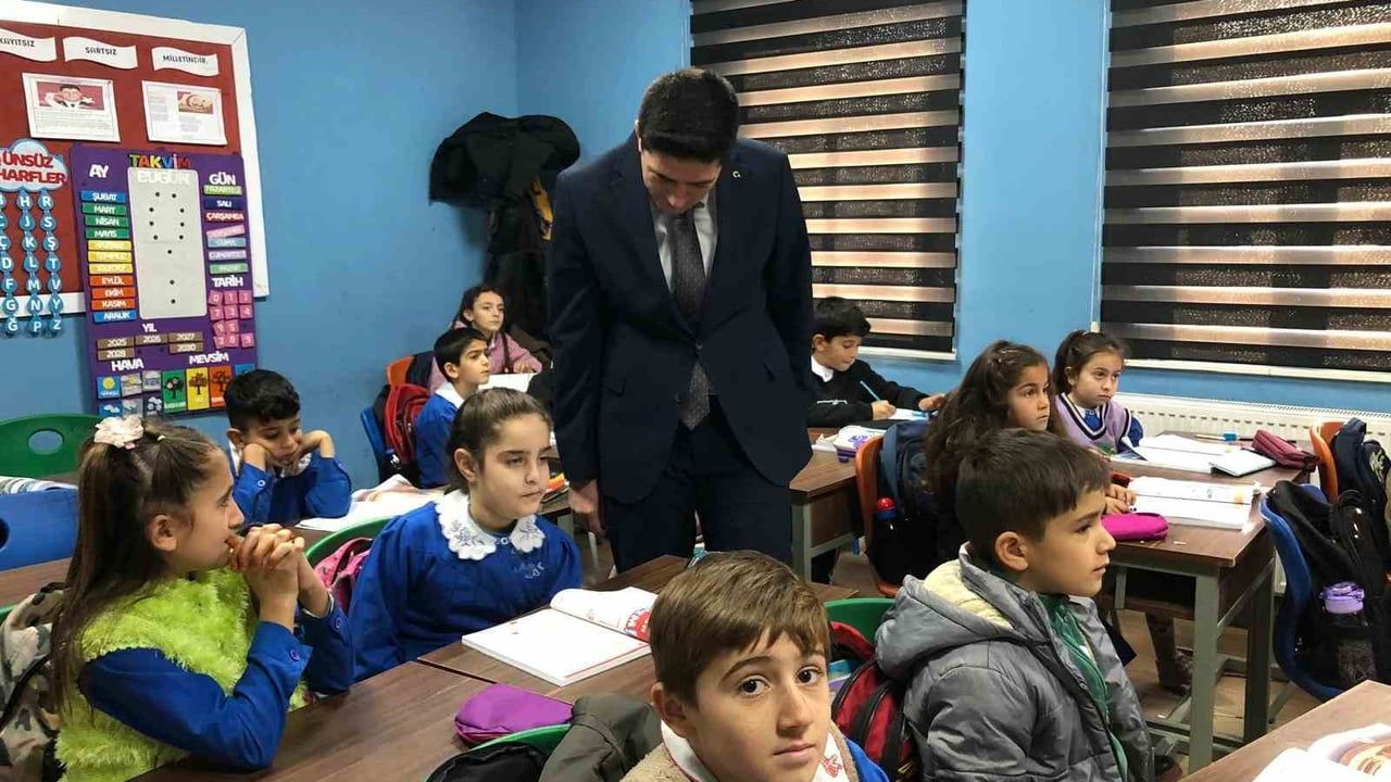 Karakoyunlu Kaymakamı Fatih Erdoğan, Cennetabat ve Koçkıran Köy Okullarını Ziyaret Etti