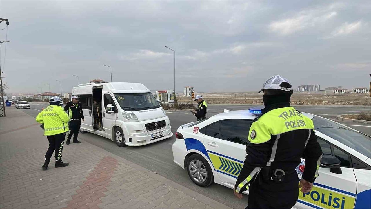 Karaman’da Okul Servisi Denetimleri: 4 Araçta İhlal, 6 bin 881 lira Ceza