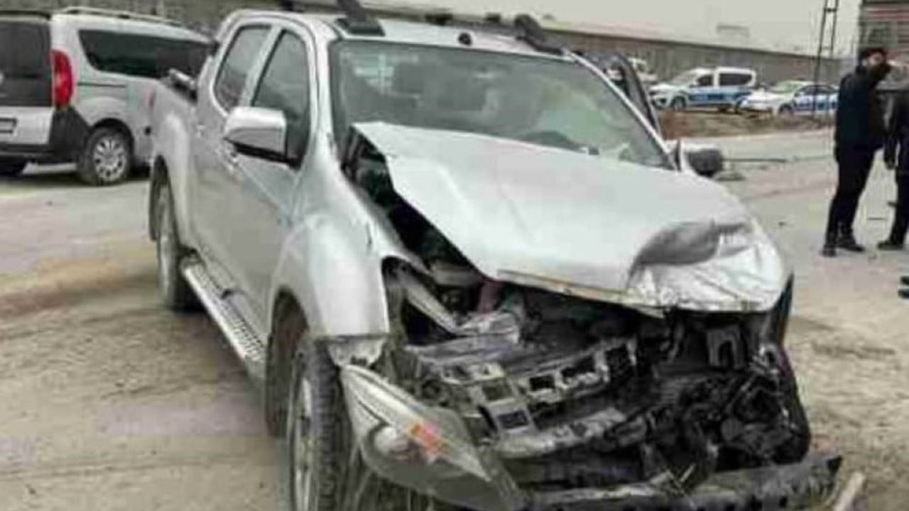 Karapınar'da Tır ile Kamyonet Çarpıştı: 1 Kişi Yaralandı