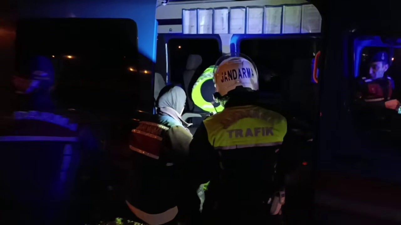 Karasu'da huzur denetiminde iki zorlu an: Alkollü sürücü direndi, diğeri tepki gösterdi