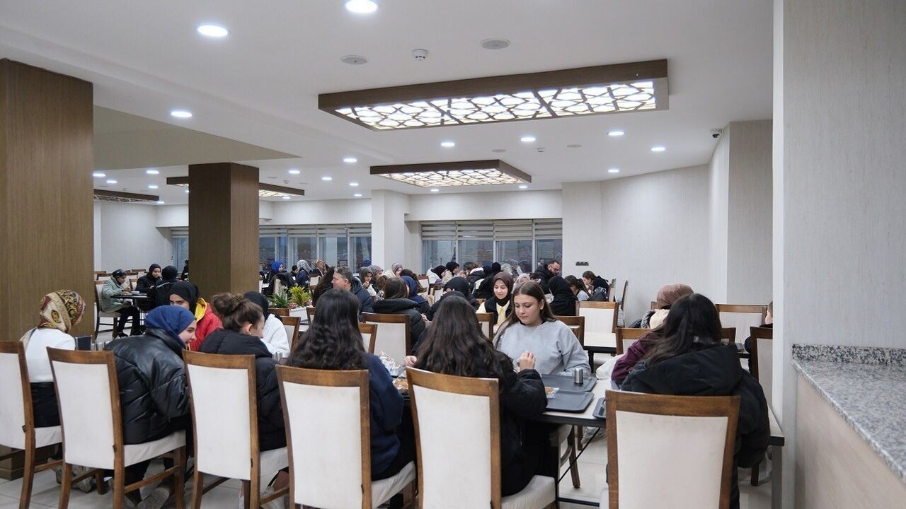 Karatay'da Lise Öğrencileri 'Sabah Namazı Buluşmaları'nda Bir Araya Geliyor