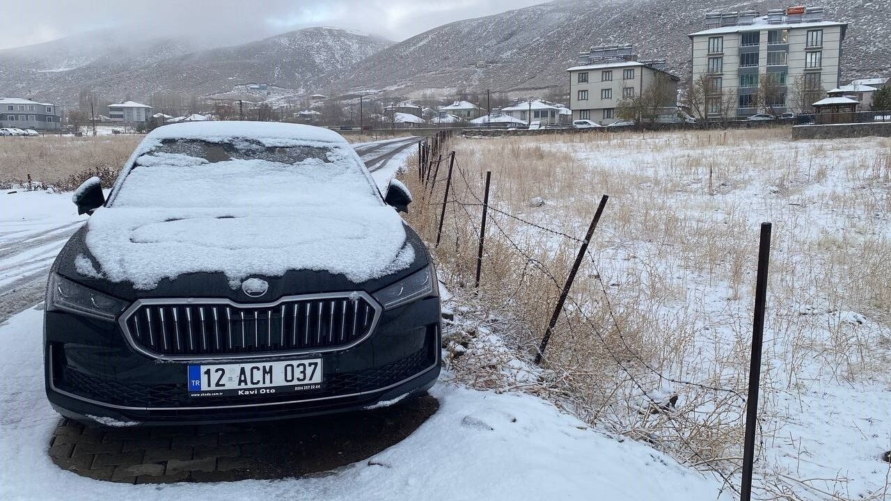 Karlıova Beyaza Büründü: Bingöl'de Kar Etkili Oldu