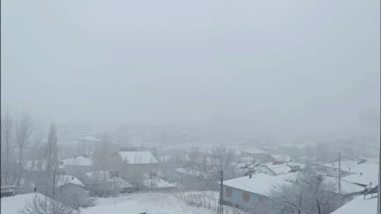 Karlıova Beyaza Büründü: Bingöl'de Kar Yağışı ve Meteoroloji Uyarısı
