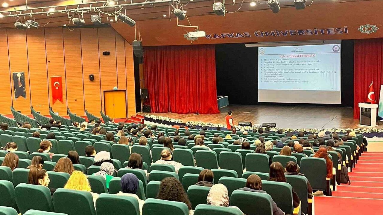 Kars’ta 2 bin 300 Öğrenciye Terörle Mücadele Bilgilendirmesi