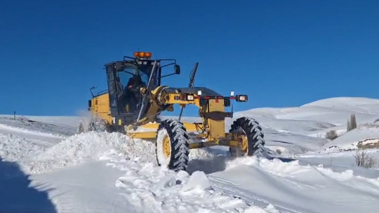 Kars'ta 81 Köy Yolu Ulaşıma Açıldı