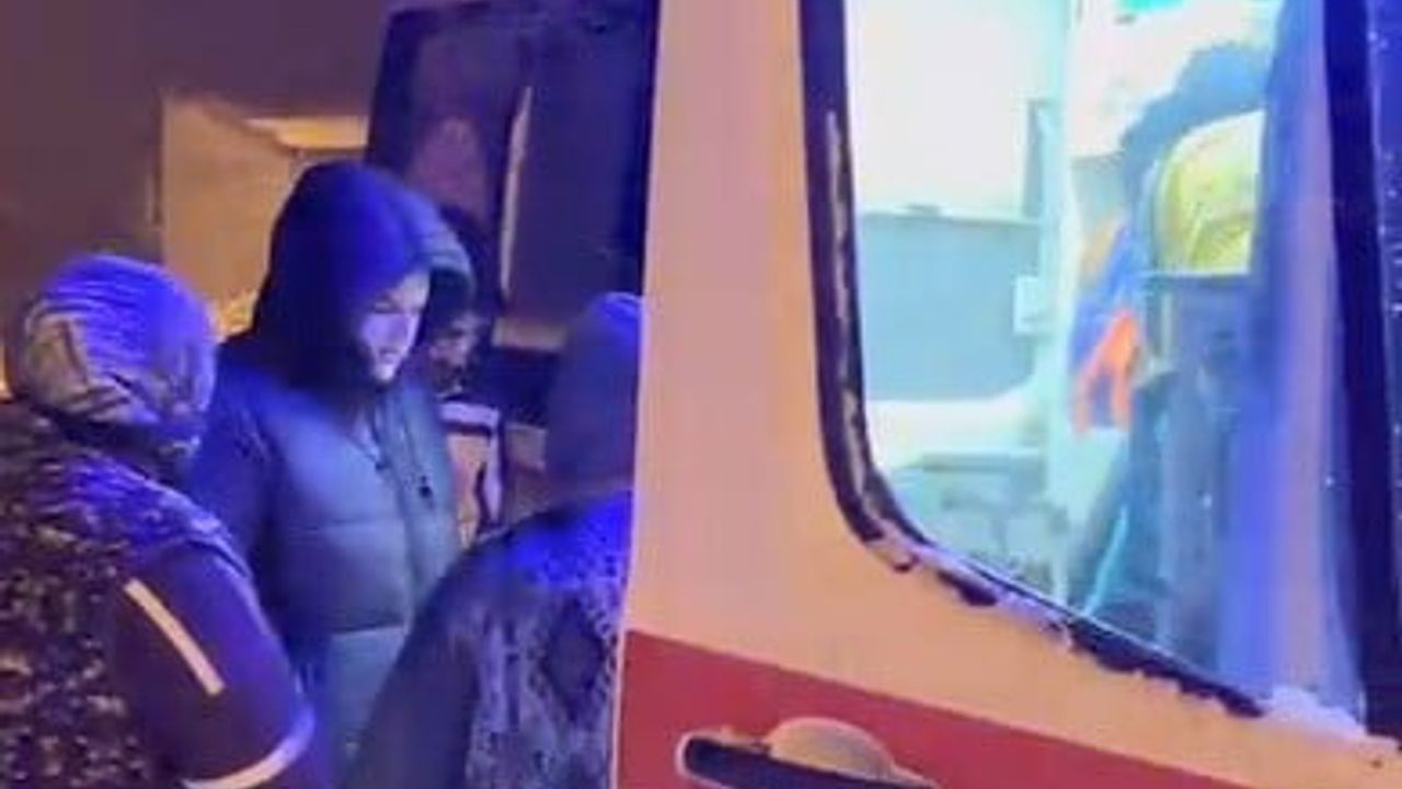 Kars'ta Kar Engelini Aşan Sağlık Ekipleri: Hasta 2 Saatte Hastaneye Ulaştırıldı