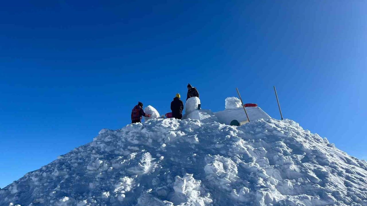Kars’ta Sarıkamış Şehitleri İçin 111. Yılda Kardan Heykeller Yapılıyor