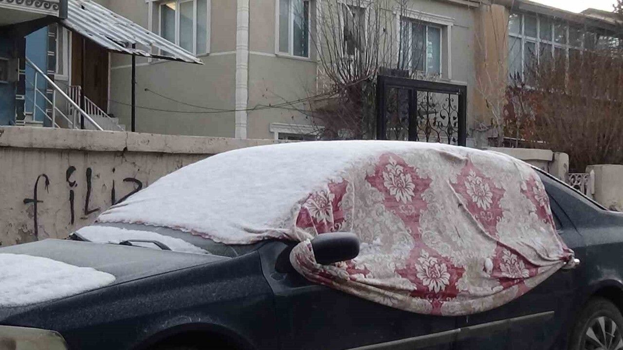 Kars'ta Sibirya Soğukları: Hava eksi 13 derece, sıcak su dondu