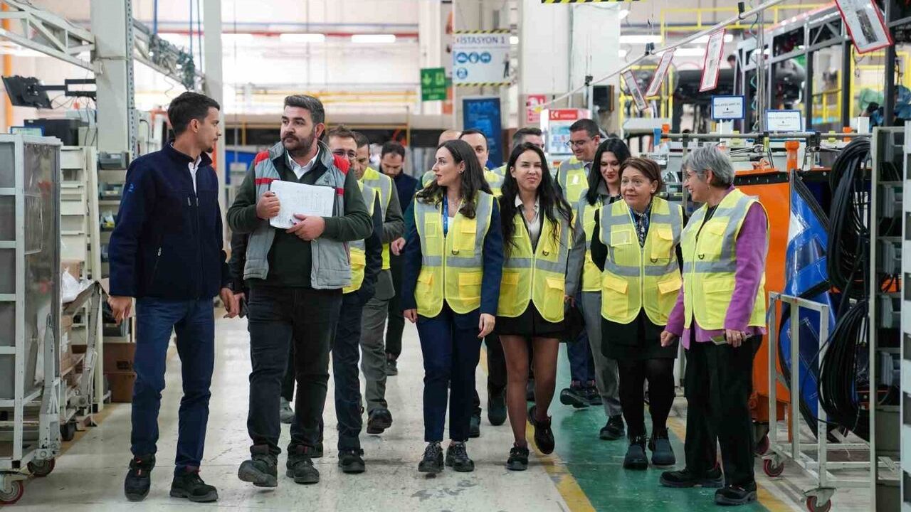 Karsan’dan meslek lisesi kızlarına iş hayatı hazırlığı