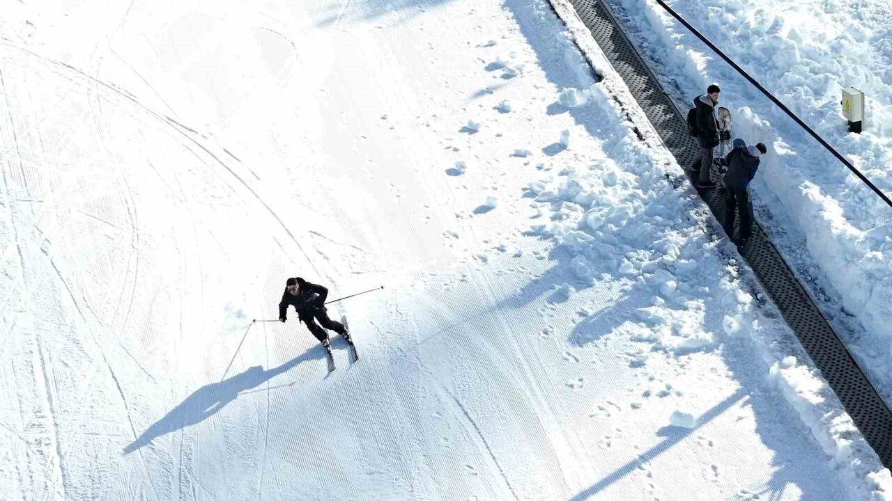 Kartalkaya'da Kayak Sezonu, Grand Kartal Yangını Sonrası 2 Tesisle Açıldı