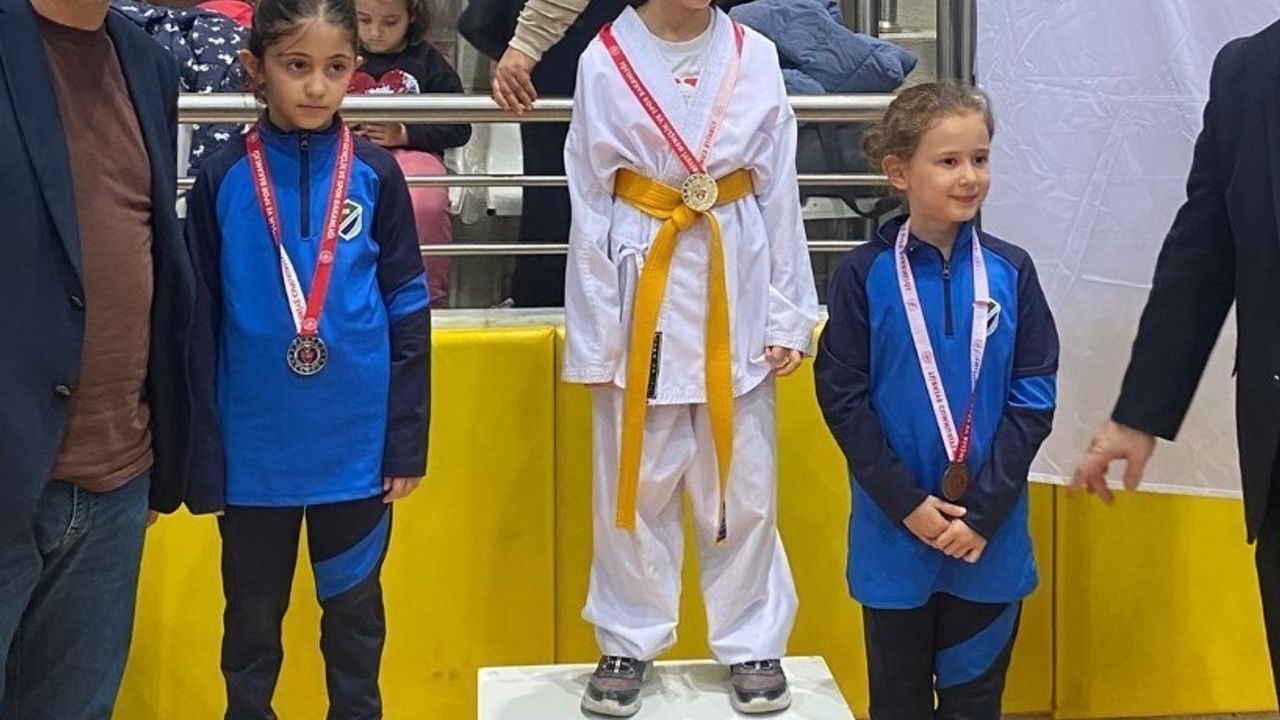 Kartepe Belediyesporlu Karateciler Kocaeli Gelişim Ligi 2. Ayak'ta Madalya Kazandı