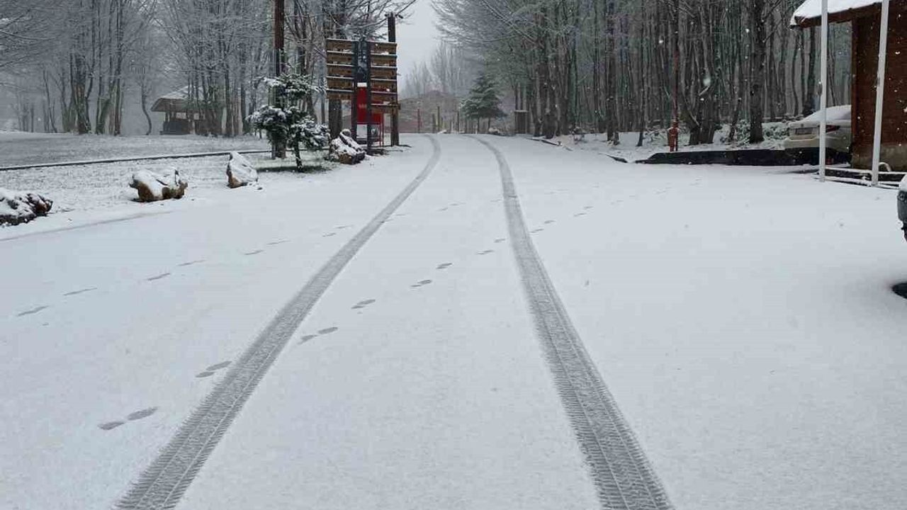 Kartepe'de Kar Yağışı: Kocaeli'nin Zirvesi Beyaza Büründü