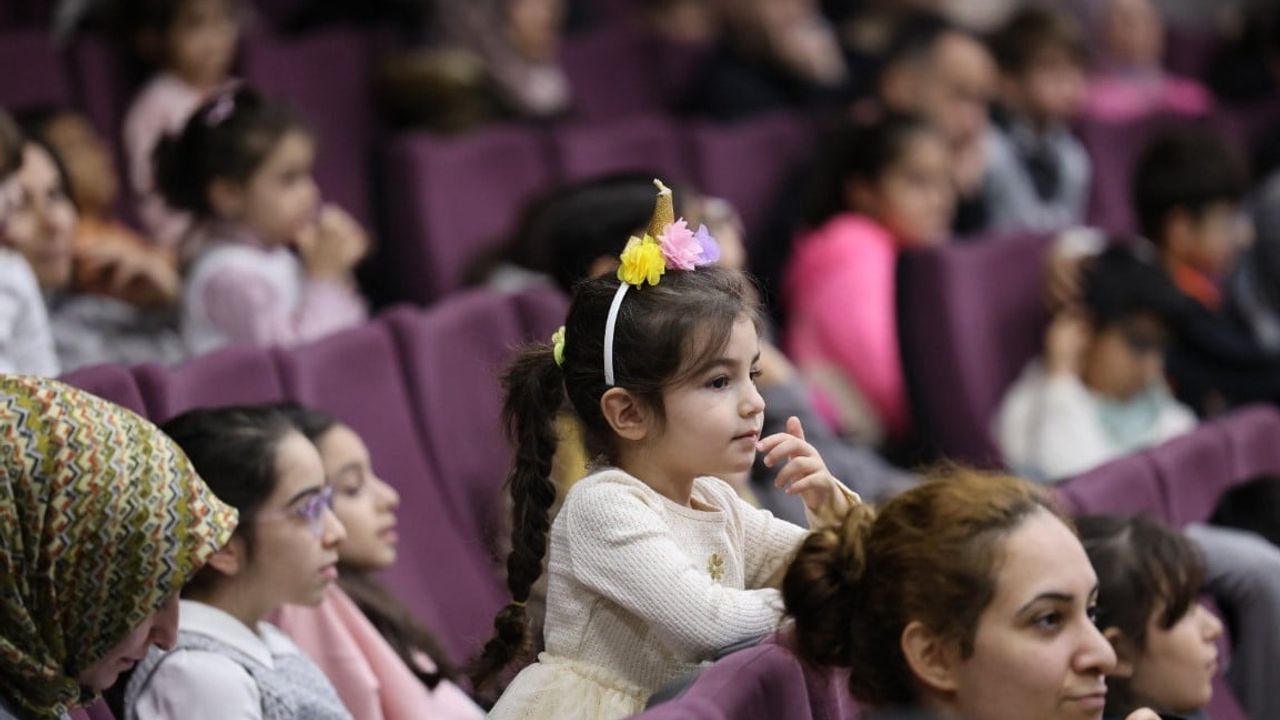 Kartepe'de "Küçük Cesaretler Kulübü" sahnelendi