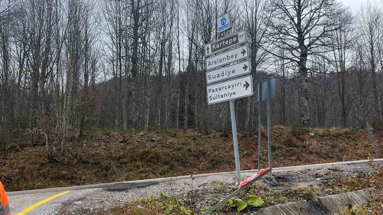 Kartepe'de yol güvenliği artırıldı: Kar direkleri ve trafik levhaları yenilendi