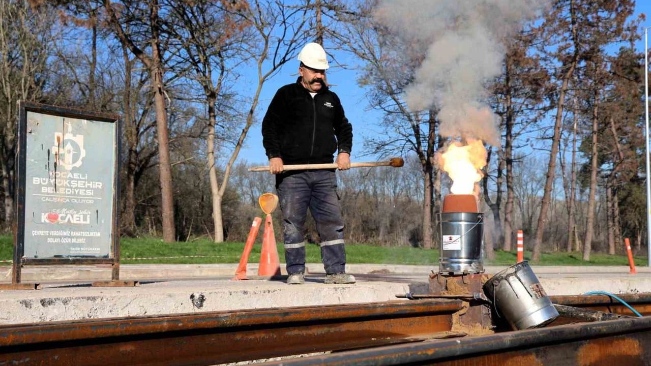 Kartepe Tramvay Hattı'nda Ray Kaynak Çalışmaları Başladı