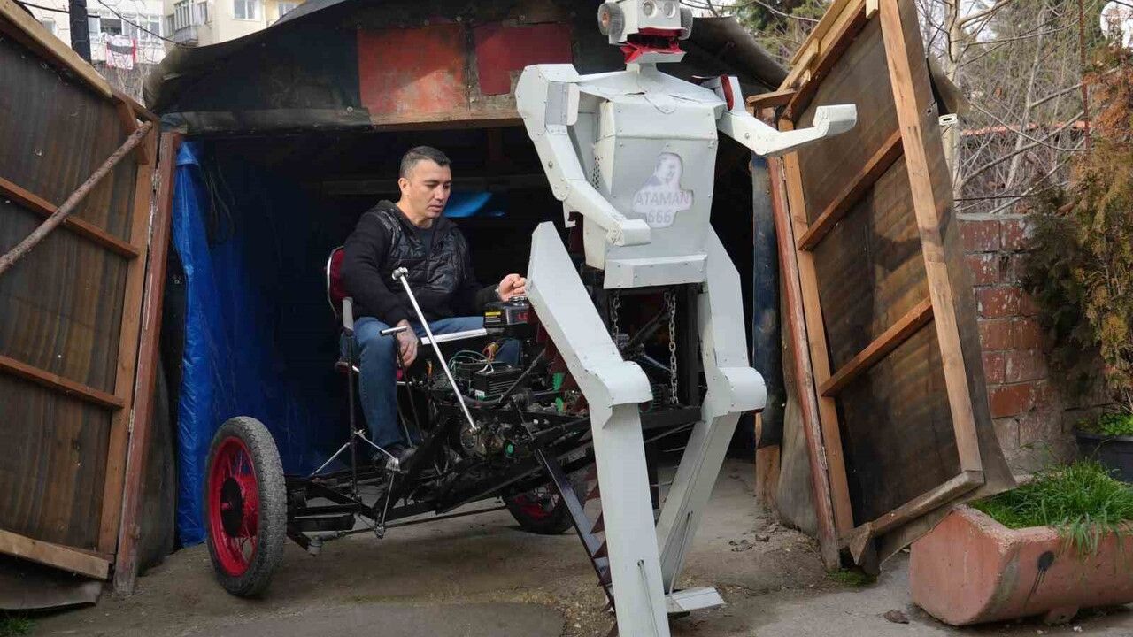 Kastamonu’da Hurda Malzemelerden İnsan Taşıyan Robot: 'Ataman 666'