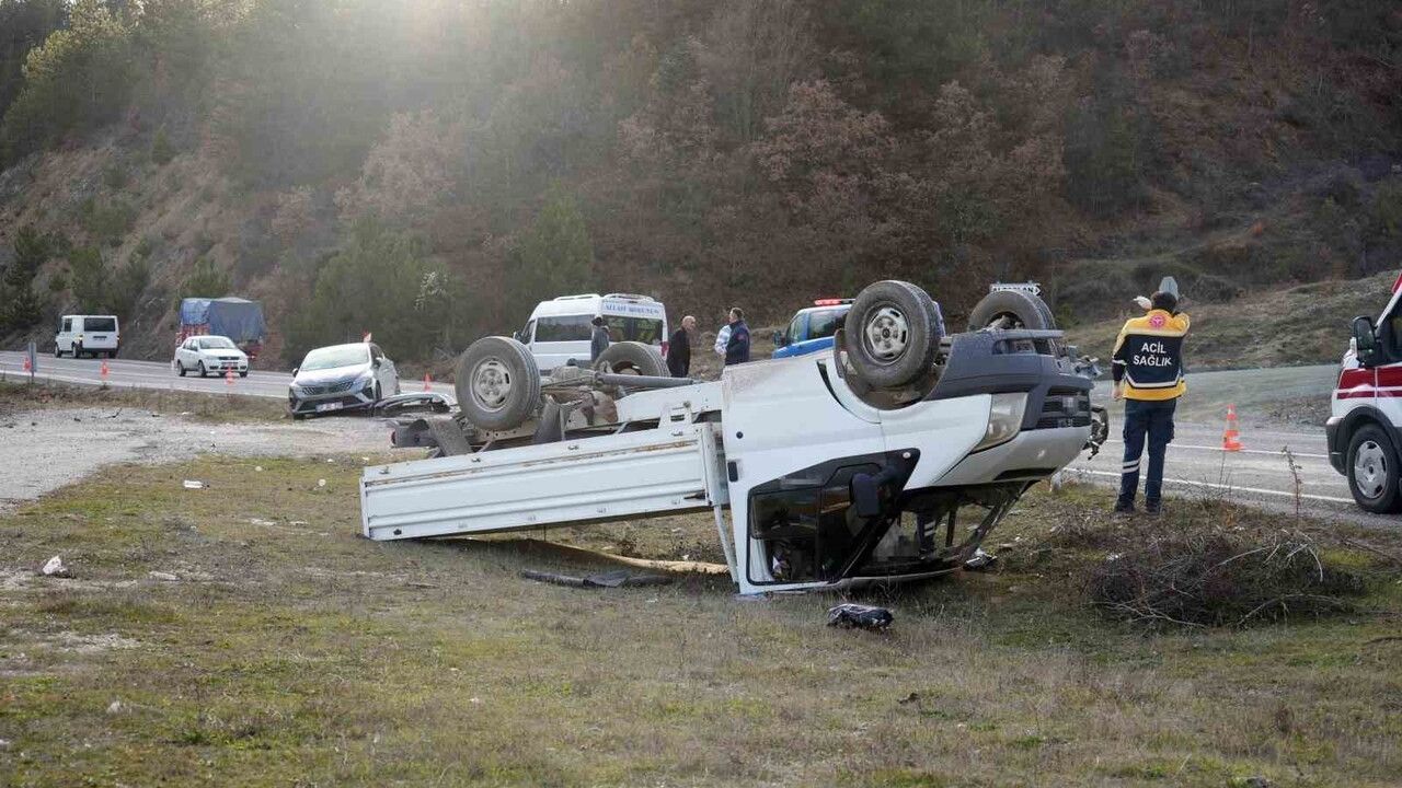 Kastamonu’da kamyonet ile otomobil çarpıştı: 1 ölü, 1 yaralı