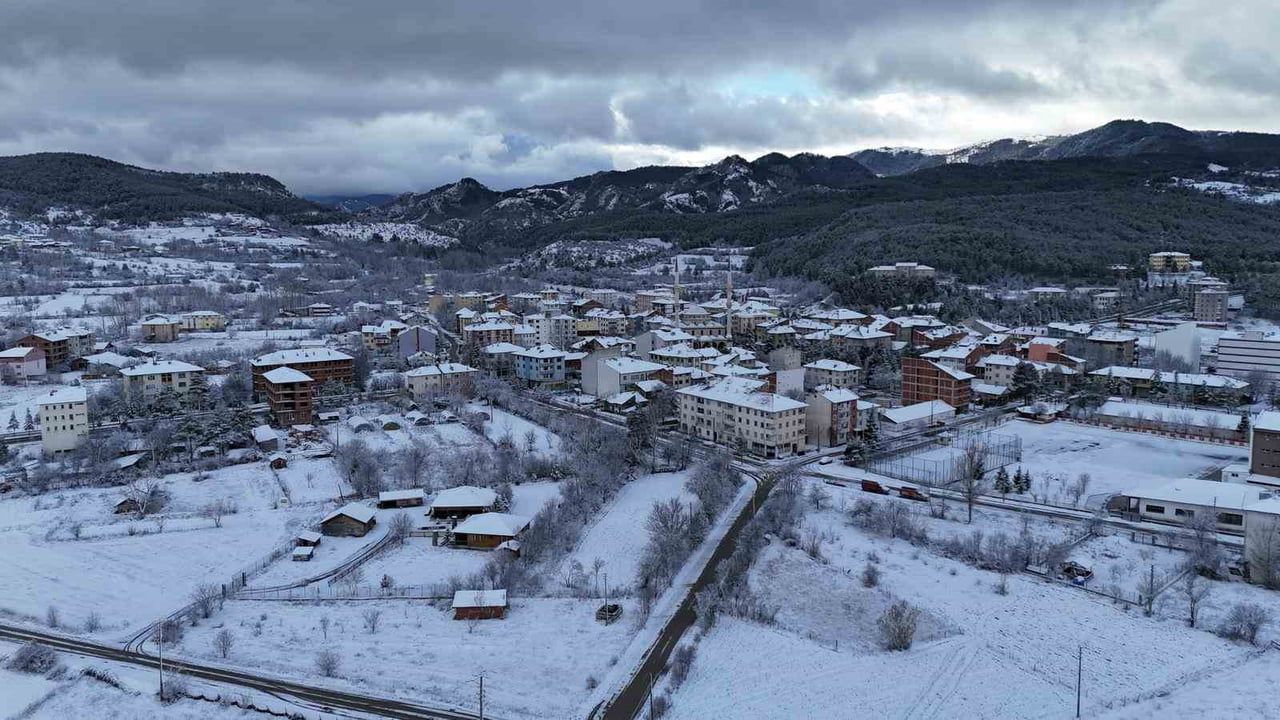 Kastamonu'da Kar Yağışı İhsangazi'yi Beyaza Bürüdü