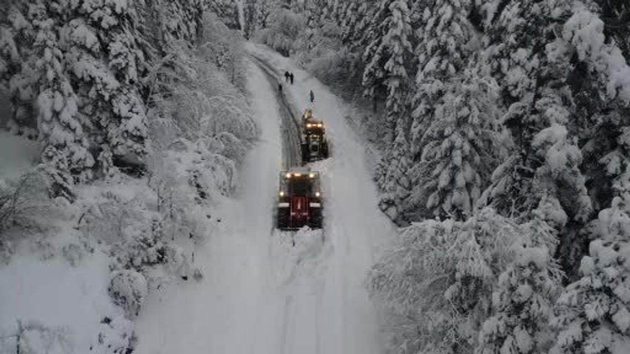 Kastamonu'da Karla Mücadele Başladı: 9 bin 844 kilometrelik Köy Yolu İçin Seferberlik