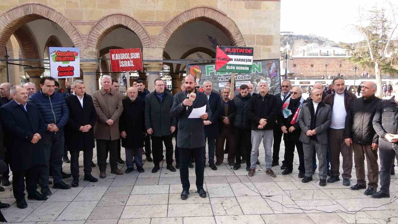 Kastamonu'da Vatandaşlar Gazze İçin İsrail'i Protesto Etti
