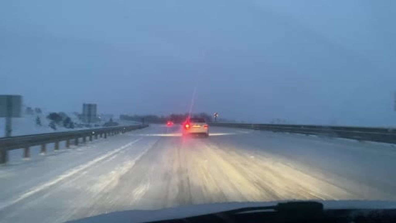 Kastamonu’da Yoğun Kar: Ağır Tonajlı Araçlara Geçiş Yasağı, 3 İlçede Eğitim Ara