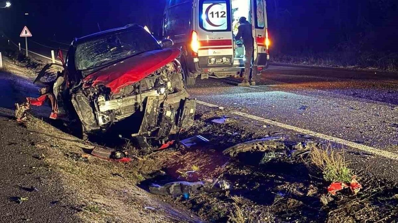 Kastamonu Taşköprü’de Cip ile Traktör Çarpıştı: 3 Yaralı