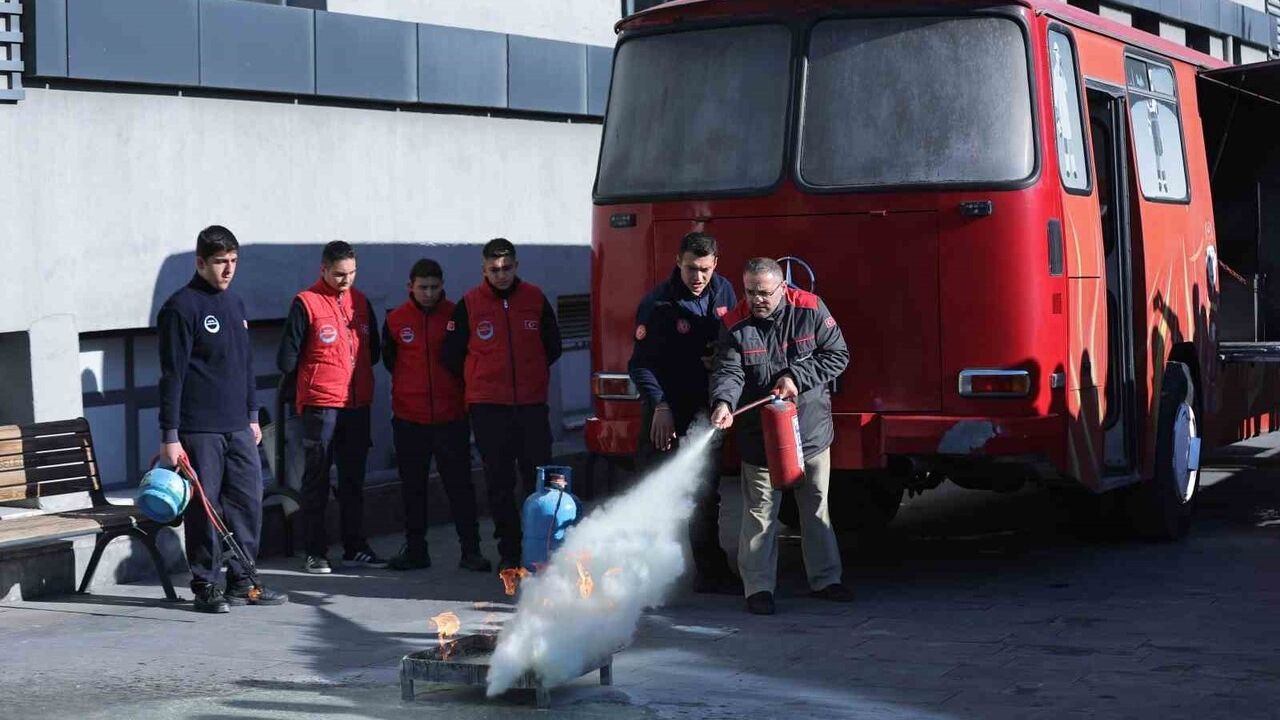 Kayseri Büyükşehir'den Din Görevlilerine Afet ve Yangın Eğitimi