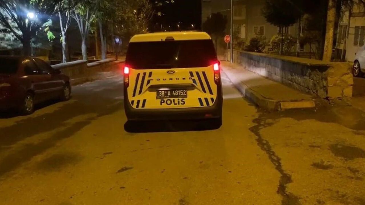 Kayseri’de 1 Saat Arayla İki Bıçaklı Yaralama: Yaralılar Araçta Bulundu