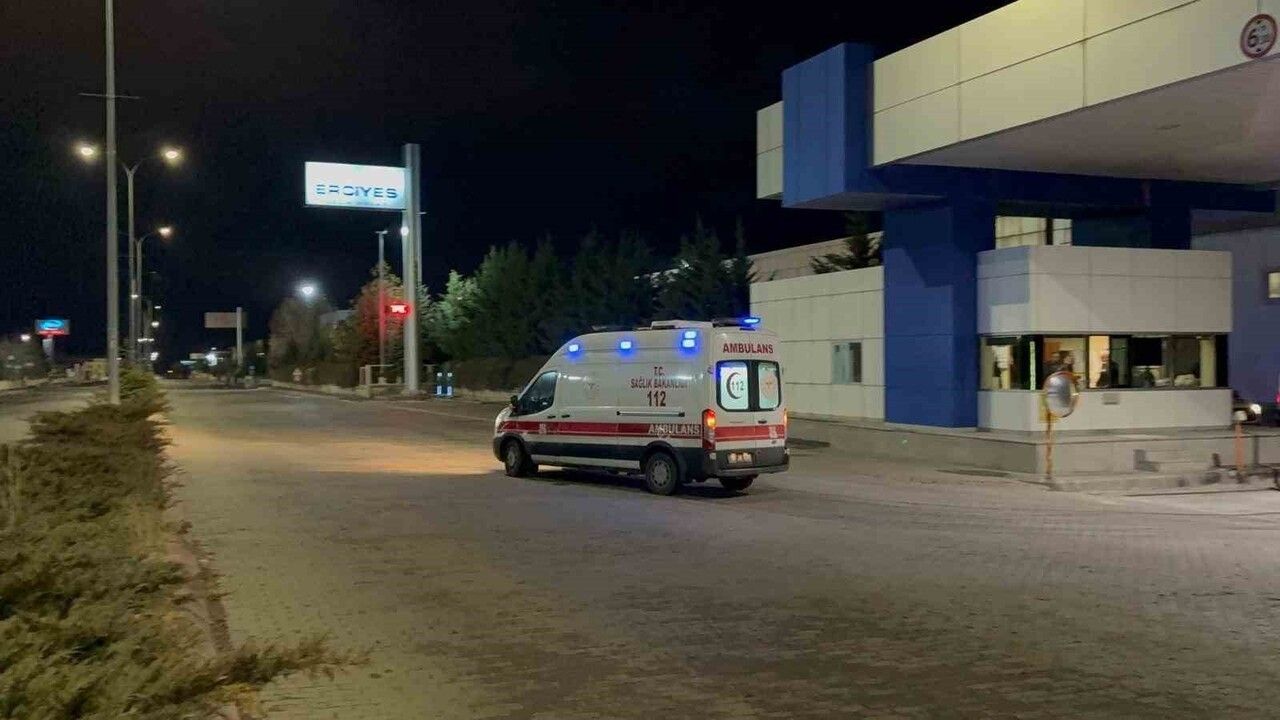 Kayseri'de 30 İşçi Tavuk Pilav Sonrası Hastaneye Kaldırıldı