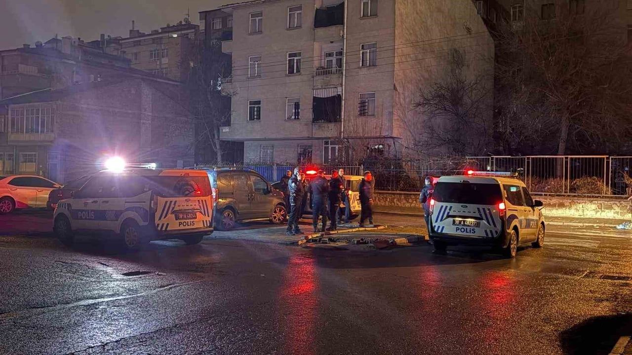 Kayseri'de Adres Sorma Tartışması: 14 Yaşındaki Çocuk Bıçaklandı