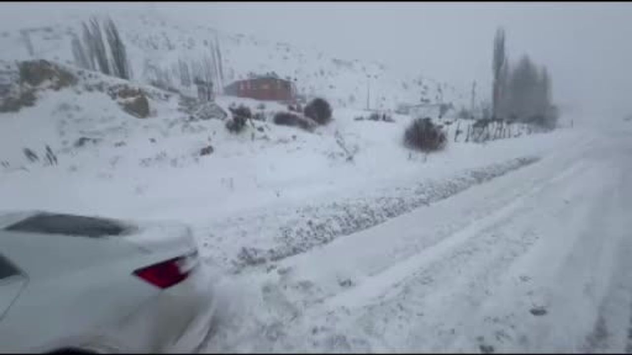 Kayseri'de AFAD, Sarız'ta Mahsur Kalan Araçları Kurtardı