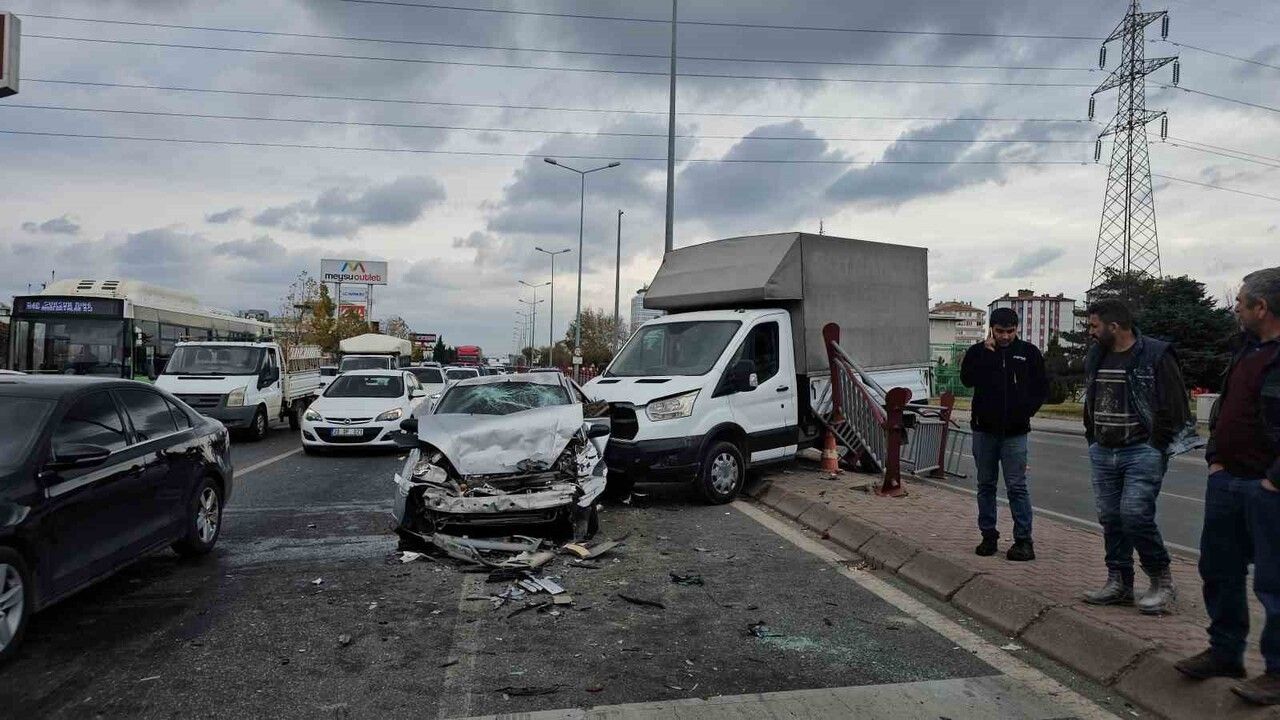 Kayseri'de Kırmızı Işık İhlali Kamerada: 1'i Ağır 3 Yaralı