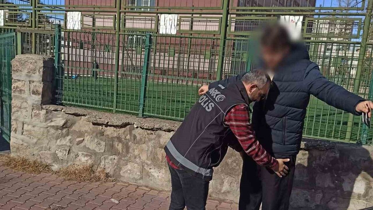 Kayseri'de 'Narko-Okul' Uygulaması: 9 Araç, 19 Şahıs Sorgulandı
