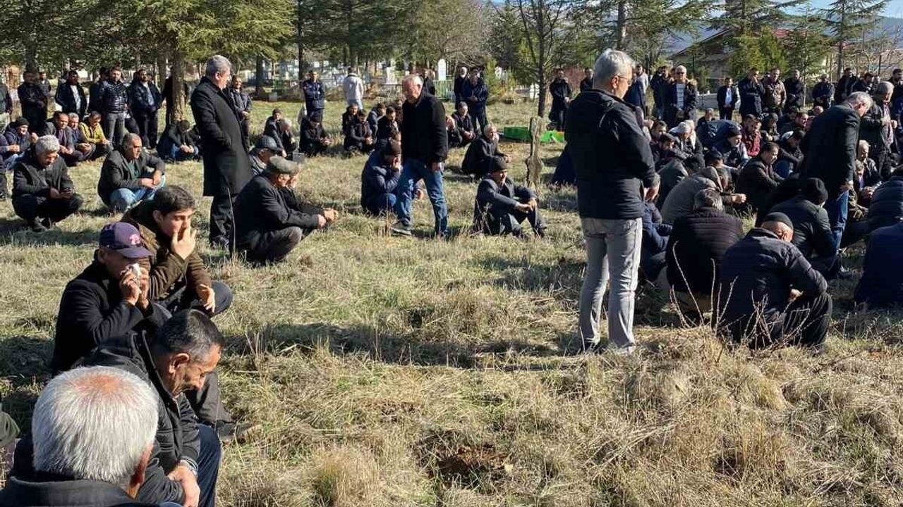 Kayseri'de Öldürülen 2 Çocuk Annesi Melek Gül Kahramanmaraş'ta Toprağa Verildi