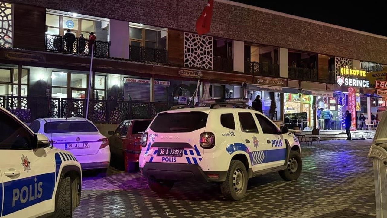 Kayseri'de Oyun Salonunda Bıçaklı Saldırı: 19 Yaşındaki Genç Hayatını Kaybetti