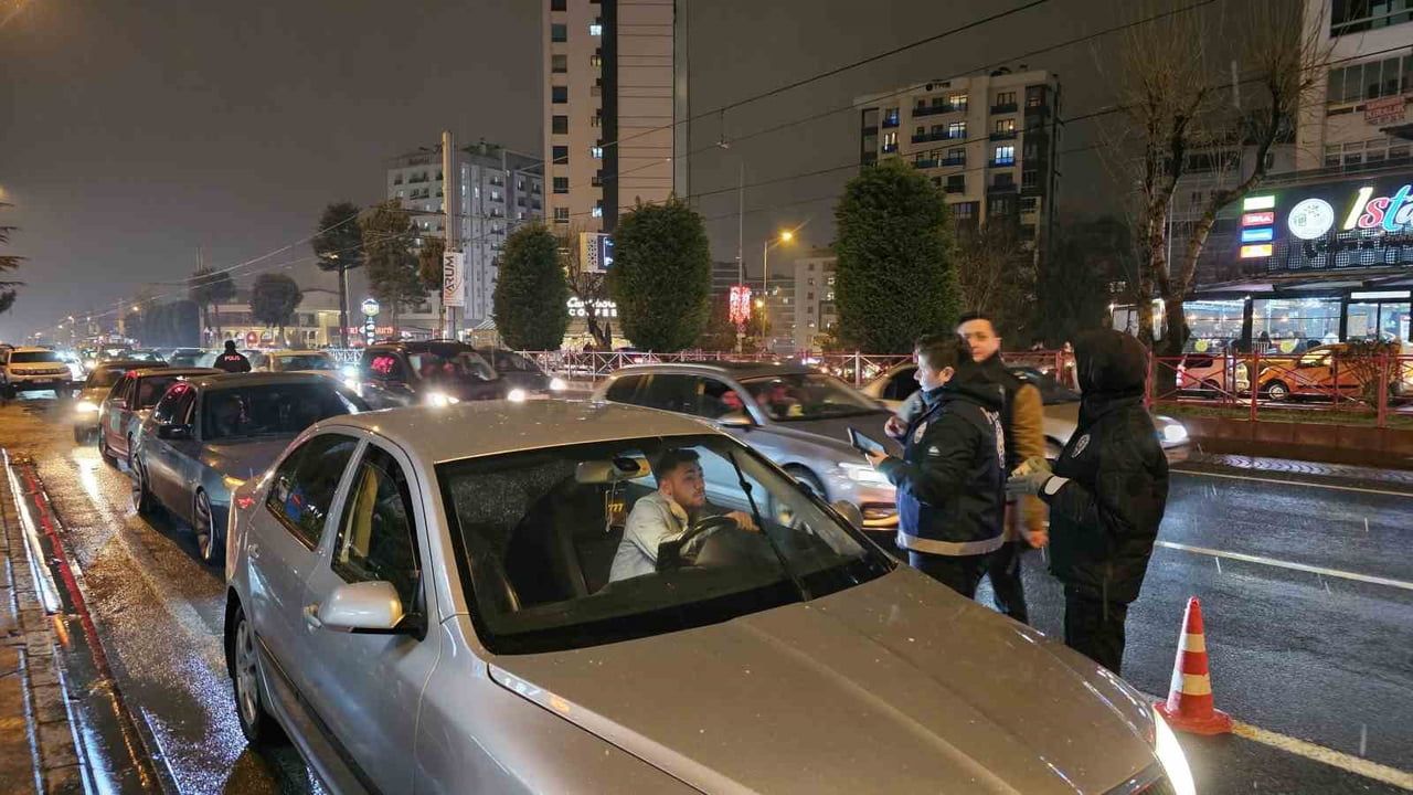 Kayseri'de Yılbaşı Güvenliği: 3 Bin 40 Polisle Denetimler Artırıldı